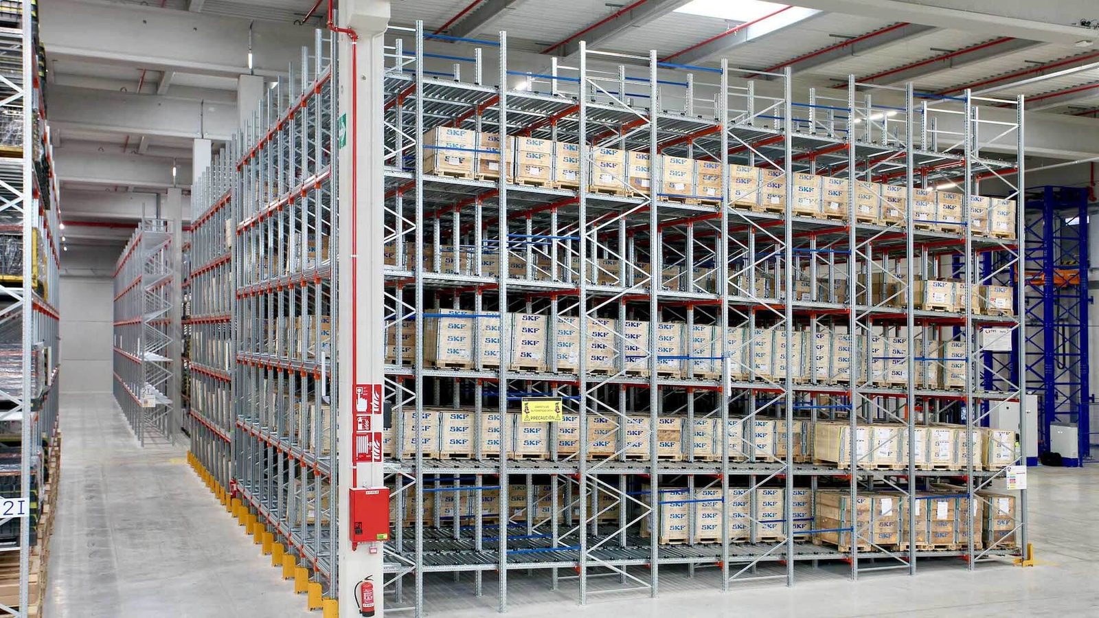 High-density pallet flow lanes matched to warehouse inventory movement
